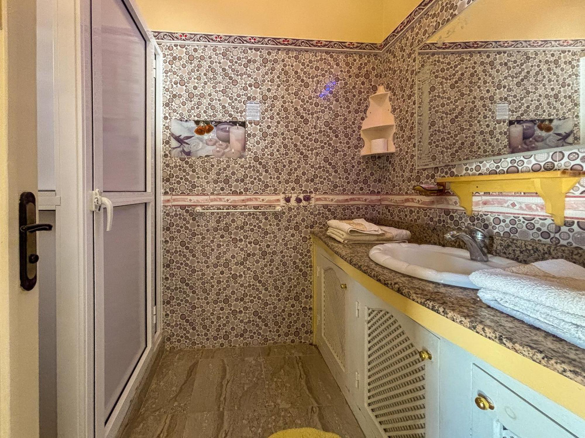 Le Bleu House Panzió Sidi Abdallah Ghiat Kültér fotó